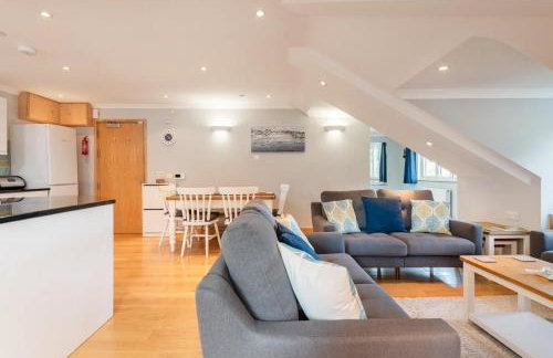 Spacious Flat A Few Mins Walk to Carlyon Bay Beach - Foto 1