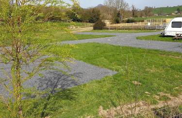 Green Dragon and Kitchen Pod - Sleeps 2 & Parking - Photo 5