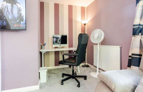 Comfortable 3-Storey House with Free Car Parking - Foto 7