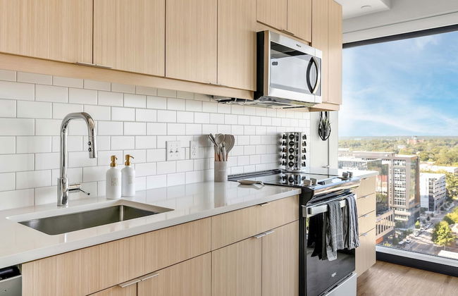 High-rise Apt Raleigh Free Parking Sunset View 2 - Foto 14