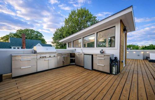 Modern Fountain Square Mansion with Hot Tub & Rooftop Patio- Family Friendly - Photo 4