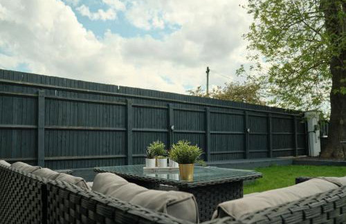 Modern Spacious House - Sleeps 16, Free Parking, Sun Terrace - Foto 27