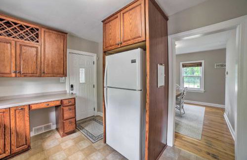 Pet-Friendly Lake Getaway 1 Block to Beach! - Foto 11