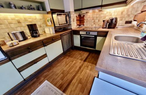 BAT Home Solutions Trier-Euren - alles was ein Hotel nicht bietet - 10 Min zur Altstadt - 98 qm Scheune für 9 Personen mit Sternenhimmel, Wintergarten, Grill und Kino - barrierefrei dank Lift & Auffahrt - Foto 19