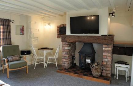 Barley Cottage - 5* Cyfie Farm with log burner and private covered hot tub - Foto 3