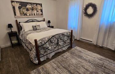 Charming Country Cabin- Cozy, Scenic View, HOT TUB, near CMAC - Foto 19