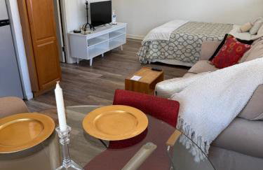 Walk to 2 metro's, furnished studio, private, parking, wifi. - Foto 11