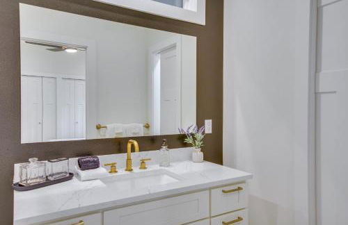 Private Yard and Fire Pit! Modern Kirkland Abode - Foto 14