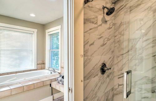 Waterfront Mound Retreat with Dock and Lake Access! - Foto 15