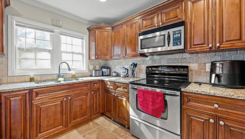 The Rhitreat, 2BR, 10 Min to Downtown & Airport - Foto 2, stove, dishwasher, toaster