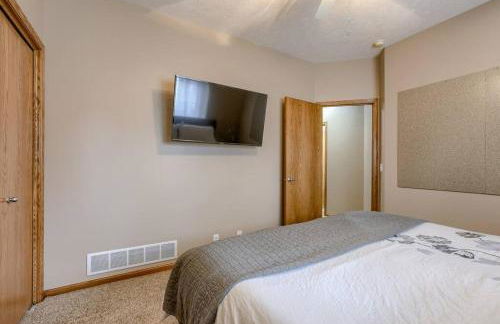 Spacious Pool House with tons of amenities! - Foto 43