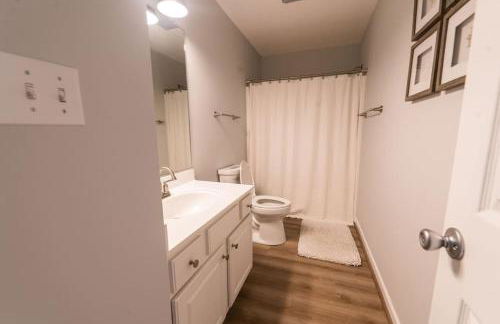 Somewhere On A Beach - 4 bedroom -Private Pool - Hot Tub - Fire Pit - Game Room - Horseshoe Pits - Walk to beach, Sound, arcade and go carts! - Foto 19