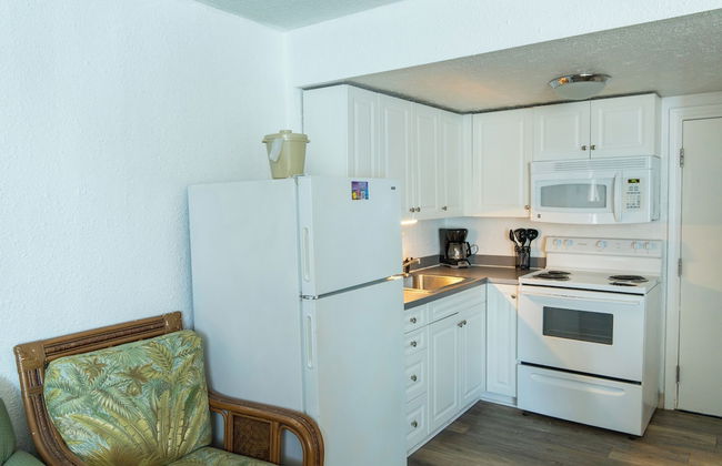 Beach Club at Montego Inn - Photo 29