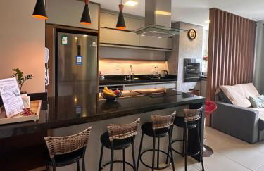 Apto lindo e completo com piscina em Itajai - Foto 1