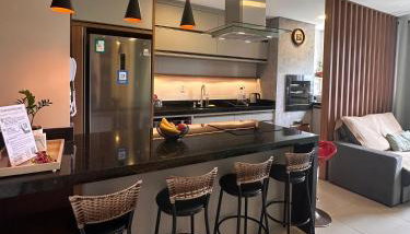 Apto lindo e completo com piscina em Itajai - Foto 1