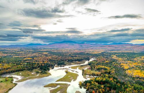 The Chalet - Spacious 7 bedroom near Sugarloaf, on Snowmobile and UTV trails, Hiking, Golf and Flagstaff Lake across the street - Foto 2