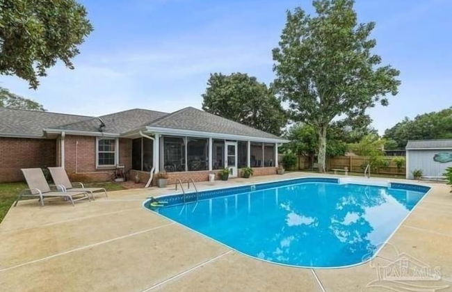 Coastal Retreat 3 Bedroom Home by RedAwning - Photo 15