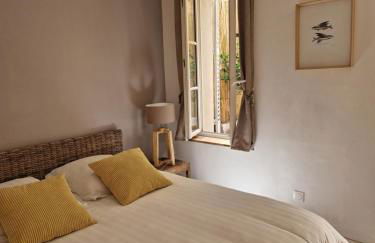 2 pièces dans le centre avec petite terrasse 3*** - Foto 1