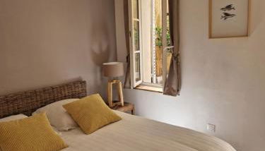 2 pièces dans le centre avec petite terrasse 3*** - Foto 1