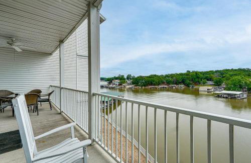 Lakefront Osage Beach Condo: Dock Your Boat Here! - Foto 25