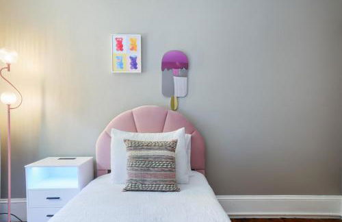 Spacious Broadway Home Downtown Western Modern Charm with parking - Photo 22