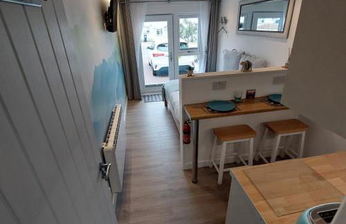 The Snug - Cosy Retreat for Two - Photo 8