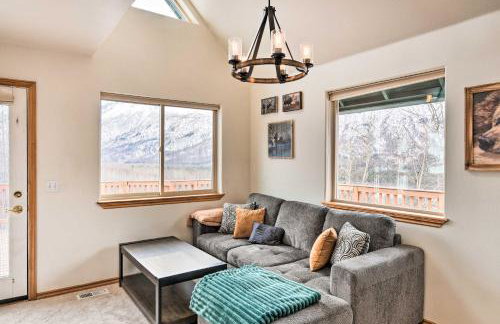 Alaskan Mountain Gem with Private Hot Tub and Gym! - Foto 3