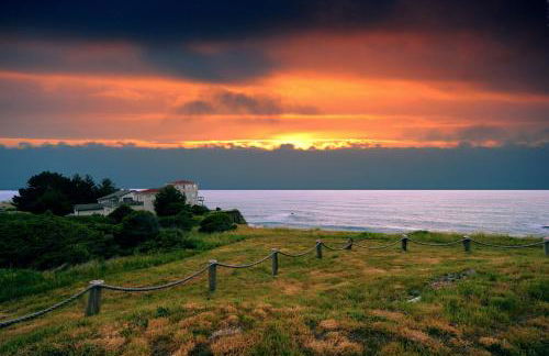 Amazing Oceanview 2 bedroom Oceanfront! by OceanviewHotTubs Shelter Cove, CA Tesla EV Station - Foto 54