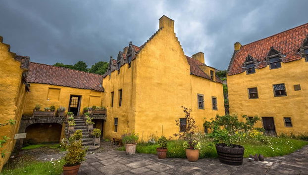 Stroll around Culross