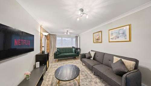 Long-short-stay Medway home with parking, WiFi &pool table - Foto 2
