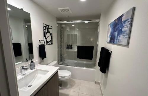 Century City Cozy 3 Bedroom Apartment with Parking 302,303 - Foto 50