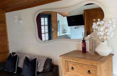 Otter 2 Lodge - Private Hot Tub- Dog Friendly - Wiltshire-Bristol - Foto 6