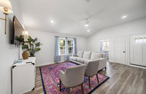 Beach Escape Close to Attractions and the Shore - Photo 10