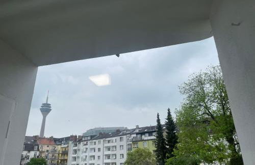 Cozy apartment city nightlife - Foto 12