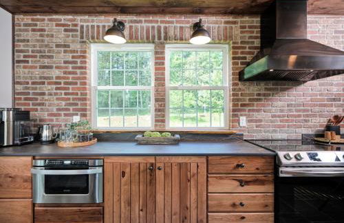 Luxuriously Restored Farm Cabin - Foto 12