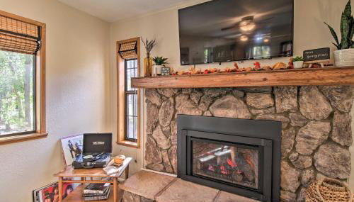 Fireplace, Deck and Grill Pinetop Cabin Rental! - Foto 4