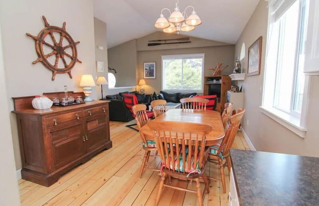 Lola's Lighthouse - Photo 20