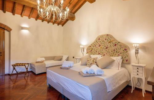 Villa in Tuscany with Pool and Olive Grove - Photo 25