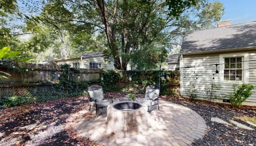 3 Mi to Dtwn Charlotte! Quiet Haven with Fenced Yard - Foto 2