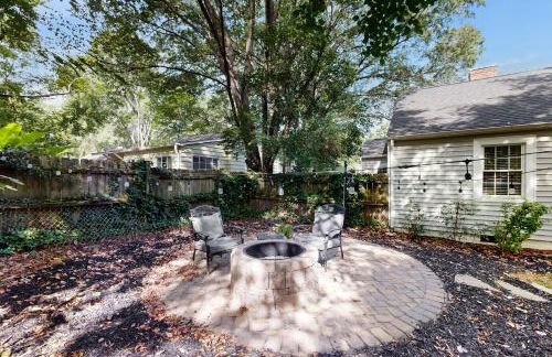 3 Mi to Dtwn Charlotte! Quiet Haven with Fenced Yard - Foto 2