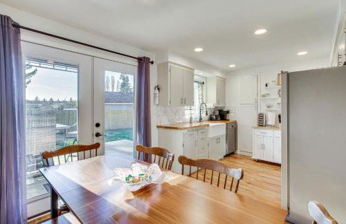 Charming Arlington Home with Hot Tub and Fenced Yard! - Foto 7