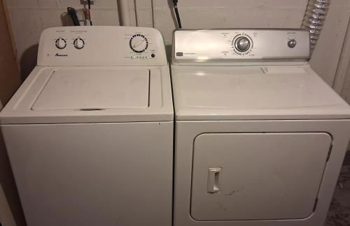 Fully Updated 3-Bedroom Ranch with Stylish Interiors, Full Furnishings, and Backyard Hangout Spaces - Foto 30