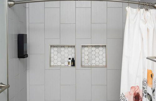 Indy Getaway - 5BR - Sleeps 16 - Arcade games - Perfect for families and groups - Foto 32