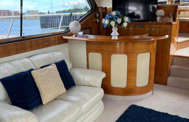 SUPERYACHT ON TOWN QUAY MARINA, SOUTHAMPTON - Very close to city centre and cruise terminals - free parking included - Foto 25