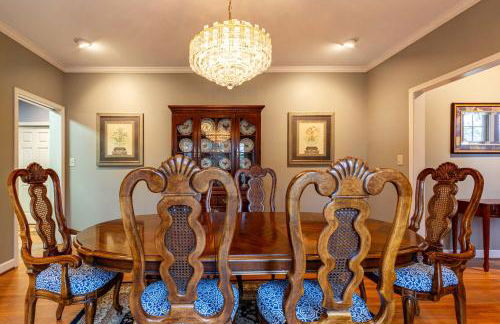 Cozy Home with BBQ Near Arts & Dining Hotspots - Foto 14