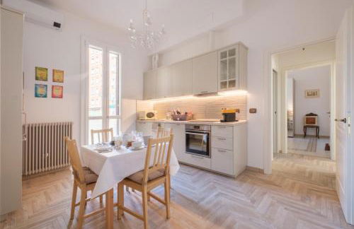 Brand New !!! Ancient BOLOGNA Centrale LIBERTY Style Completely RENOVATED 2025 - Photo 4