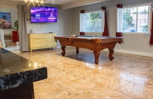 Heated Salt Pool, BBQ, Movie Projector, Stereo, Billiards Table, Arcade Game, Darts - Stone Sanctuary NW at Childrens Memorial Park, Pool Heat Optional - Foto 4