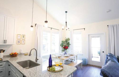 The Lotus Suite Newly Built Upscale Central - Photo 11