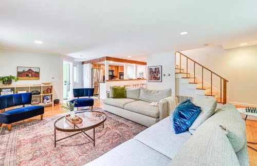 8 Mi to Tanglewood and Butternut Ski Spacious Home! - Foto 1