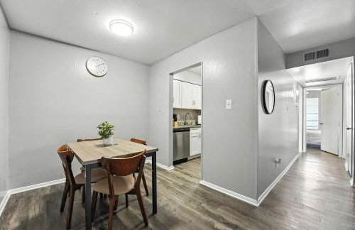 Budget-Friendly 2Bd Apartment I Free Parking - Photo 19